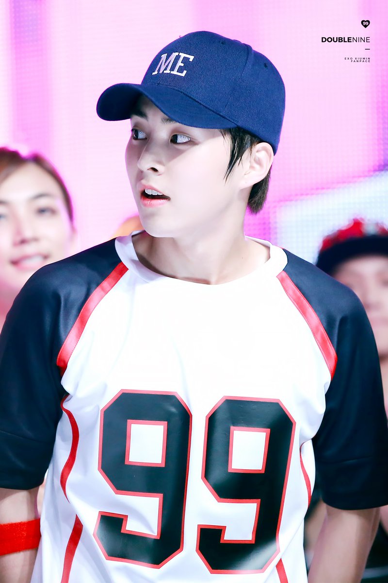 dear_0326's tweet photo. 네가 새벽을 좋아했던 까닭에
새벽이면 네가 생각나는 것일까

아, 아니지
네가 새벽을 좋아해서가 아니라
내가 너를 좋아해서였구나

/서덕준, 새벽 https://t.co/o0mY3MMun4