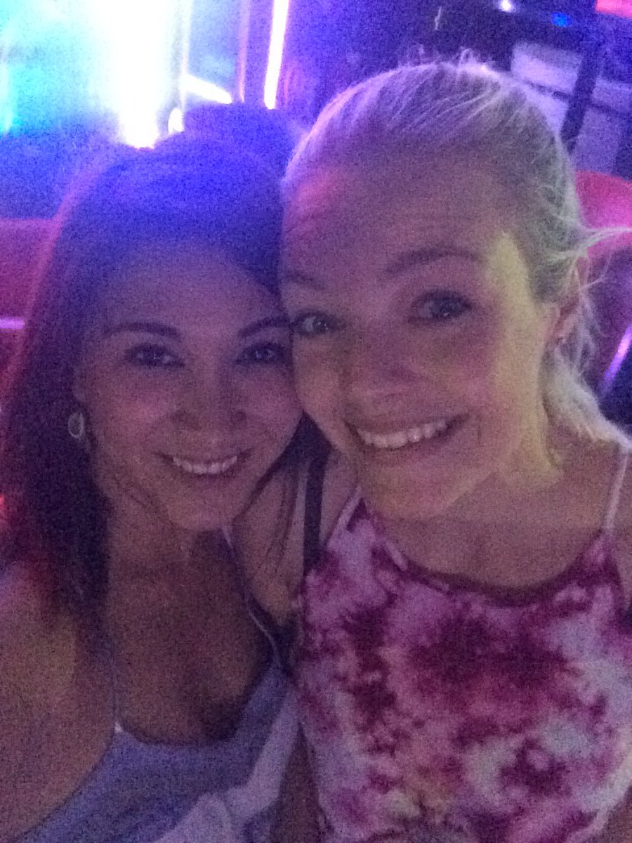 TinaNehrling's tweet photo. Place to be for Sunday's sundowners @sunsetsundayssa @DJ_Tinkz https://t.co/hfqrEihIHk