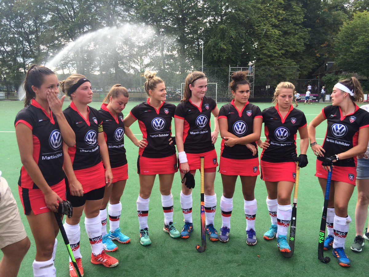 Rentree in OVK in stijl! HBSKZ 1-0! #ovkbdames <a href="/hbsbloemendaal/">hbsbloemendaal</a> <a href="/martinschilder/">Martin Schilder</a> <a href="/bontrup/">Hugo</a> <a href="/HockeyStyle/">HockeyStyle.NL</a> <a href="/hockey_nl/">hockey.nl</a>