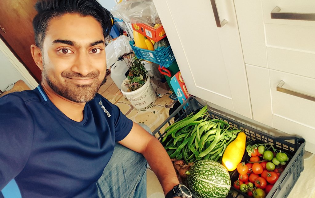 JayAhmed132's tweet photo. My harvest today from my allotment  #JayManGrow #growyourown #organicfood #healthyfood  @bestallotments @BBCGQT https://t.co/EbKQTZ3ohS