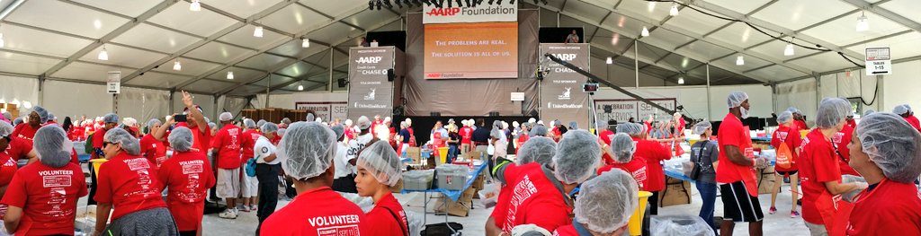 JetBlueDCA's tweet photo. DCA CMs/Sups volunteering at the #AARPDayOfService event on the Mall @JetBlue @HelloJetBlue #AARPCares #NeverForget https://t.co/kPSz4ud8Jy