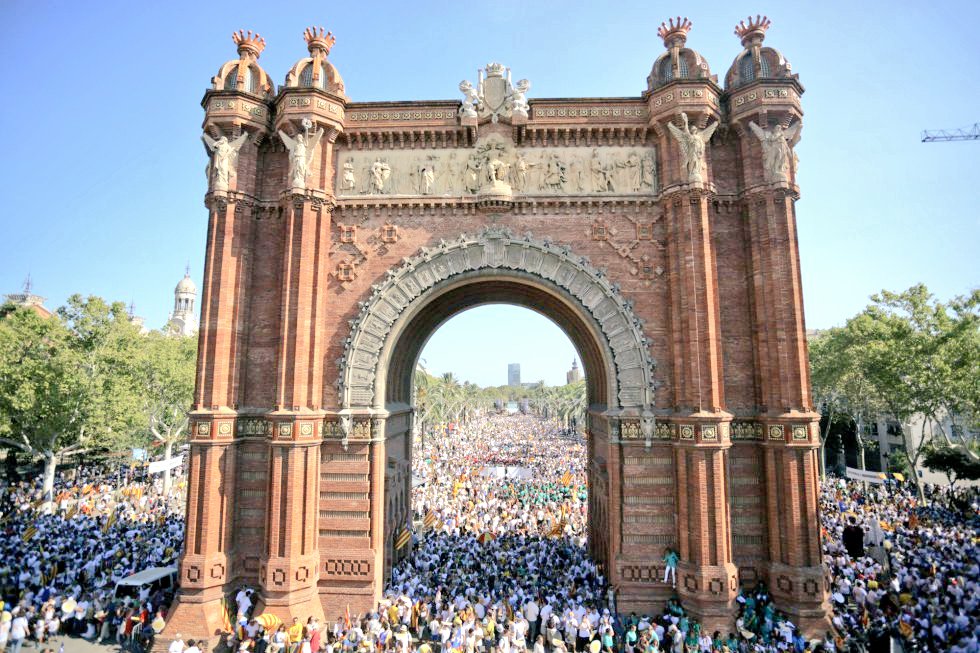 capfi_CAT's tweet photo. #Diada #apunt Sant Joan #tram41 #11s2016 Barcelona https://t.co/vMnBkVF5tB