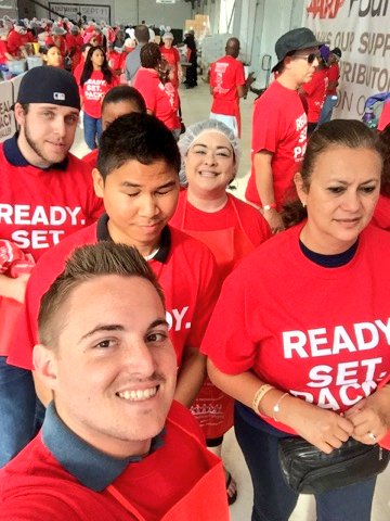 JetBlueDCA's tweet photo. DCA CMs/Sups volunteering at the #AARPDayOfService event on the Mall @JetBlue @HelloJetBlue #AARPCares #NeverForget https://t.co/r1VQTQeNEd