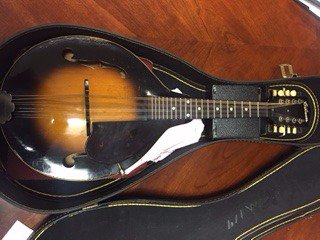 theguitarnook's tweet image. 1940s Gibson Mandolin for sale. Some wear and tear.  One owner. Asking $900.