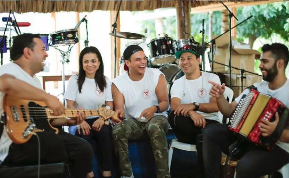 blogvallenato's tweet photo. Ella es María José Ospino, la cantante cristiana que ahora es corista de Silvestre Dangond > https://t.co/w96bLCfdem https://t.co/AEsOhzQBOn