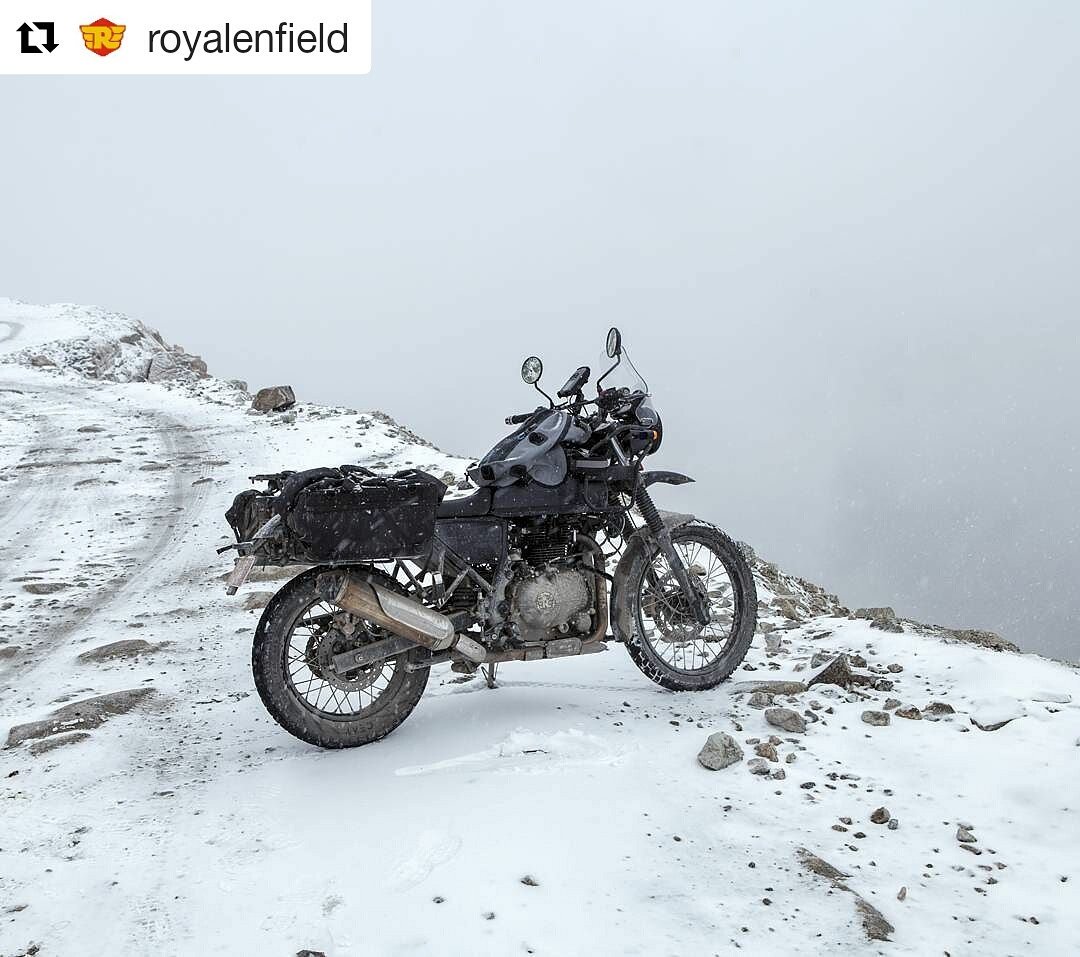 A rare click of the first #Himalayan at Khardung La top from the archives of <a href="/royalenfield/">Royal Enfield</a>