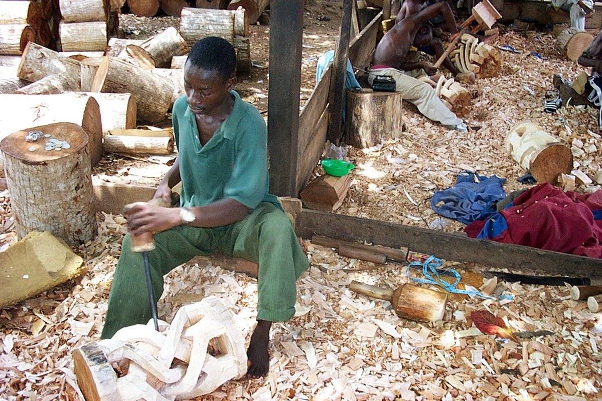 destination_gh's tweet photo. AHWIAA WOOD CARVING
Ahwiaa is a town in the Ashanti Region noted for its wood carvings, arts and crafts. https://t.co/tY8StSGGhO