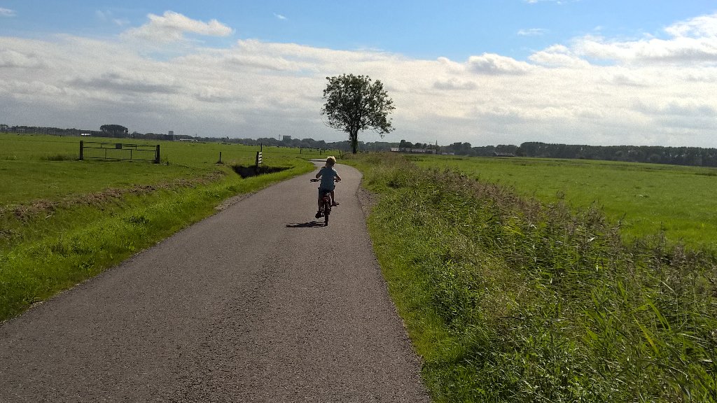 eriklangius's tweet photo. Leuke familietocht 35km gefietst vandaag met de kids @TochtGroningen! De kleine man van 6 heeft zelf gefietst! https://t.co/v8rDtcMvlY
