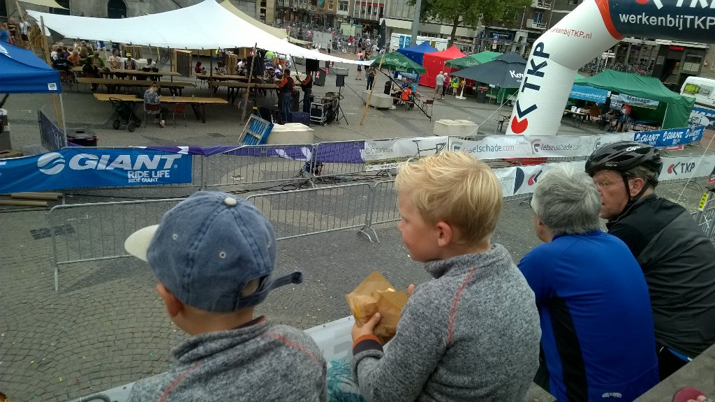 eriklangius's tweet photo. Leuke familietocht 35km gefietst vandaag met de kids @TochtGroningen! De kleine man van 6 heeft zelf gefietst! https://t.co/v8rDtcMvlY