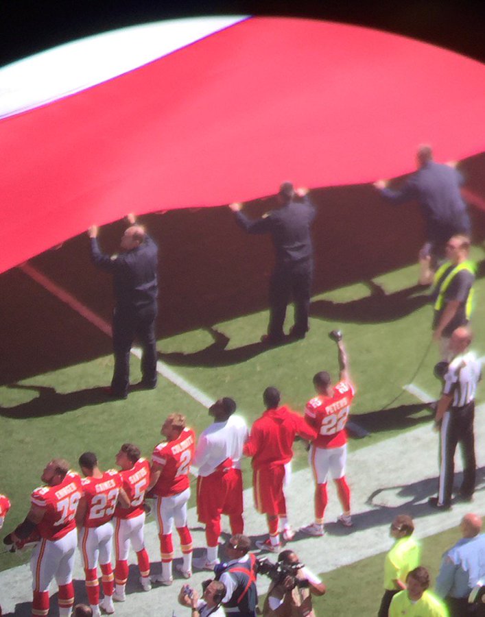 9 11から15年 Nflの選手たちは 愛国 と 差別への抗議 の間で揺れた ハフポスト News