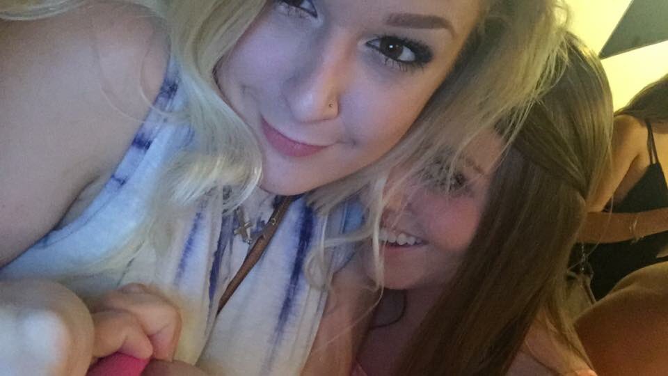 aynus_'s tweet image. Happy 21st birthday Candace!! Here's some weirdly cute pics of us 😎 #21AF #braid