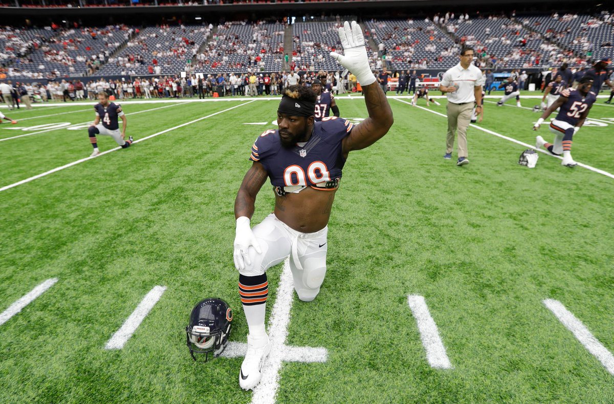 SportsCenter's tweet photo. Raise your hand if you're ready for some football!

Here we go. 🏈🏈🏈 https://t.co/dus3u49un1