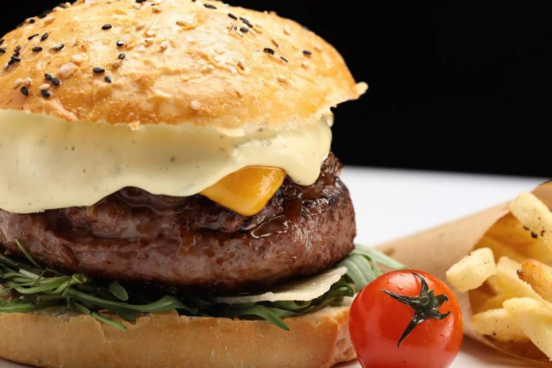 mg_corner's tweet photo. MG-Corner burger 🍔🍔🍔 #MGCorner #burger #PalmaBeach #food #foodie #PlayadePalma #Mallorca #restaurant https://t.co/zriHUUCMuK