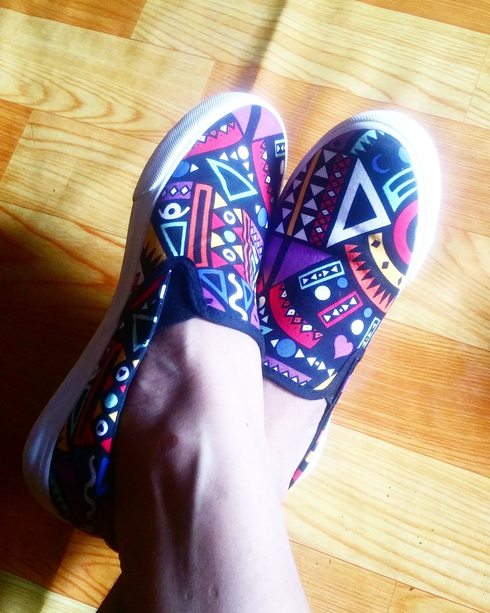 roselr18's tweet photo. Shoes speak louder than words
#travelblogger #travelphotography #shoes #shoefie #NeverForget #WhereWereYou #shoes https://t.co/McCkIWkQpI