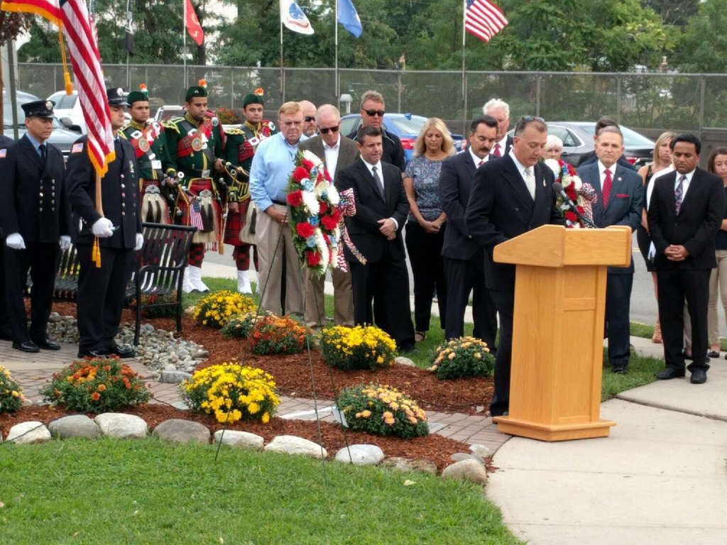 dj_0403's tweet photo. RT SGadiNJ: #SMSPB #USA pays tribute to victims of the #September11 attacks #NeverForget #… https://t.co/3y6xWqJVVr) https://t.co/noJnyMiwYh