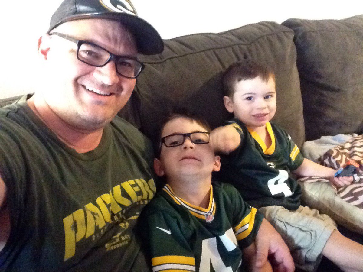 mpmcg80's tweet photo. GO PACK GO! #NFLKickoff2016 https://t.co/DVqceGMnr3