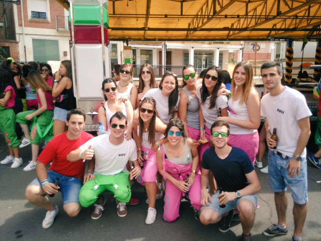 kalandrakas2010's tweet photo. Fiestas 2016😍 inolvidables como cada año, rodeadas de lo mejorcito ！ https://t.co/76zOhhTWgE