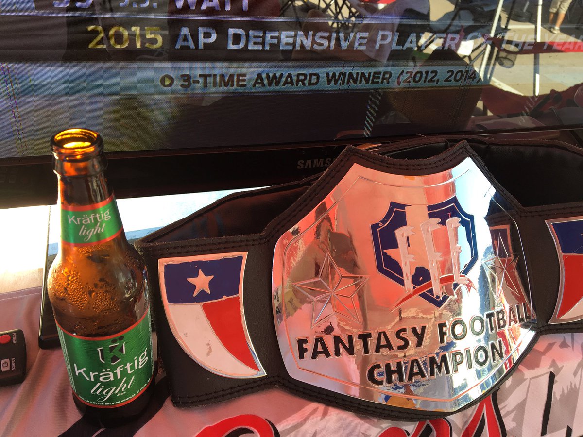 OylleN's tweet photo. @EnjoyKraftig this is what champions drink!! #gotexans #ffetailgating #sponsor #spon https://t.co/zpzqhMTvjt