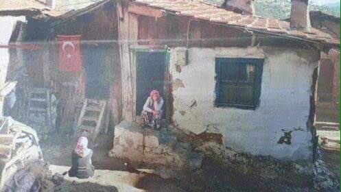TheYozGodfather's tweet photo. evi yıkık,halısı hasır,döşeği çuldur.
Oğlu şehit,torunu yetim, gelini duldur.
Neden vatanı koruyanlar hep yoksuldur? https://t.co/PgiOMJV16S