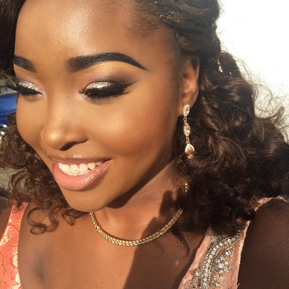 _DamiBabalola's tweet photo. She asked to slay 💅🏽and oh did she slay 😍😍😍🙌🏽 #makeupbyD 😉#debs2016 https://t.co/CEVmxROjGD