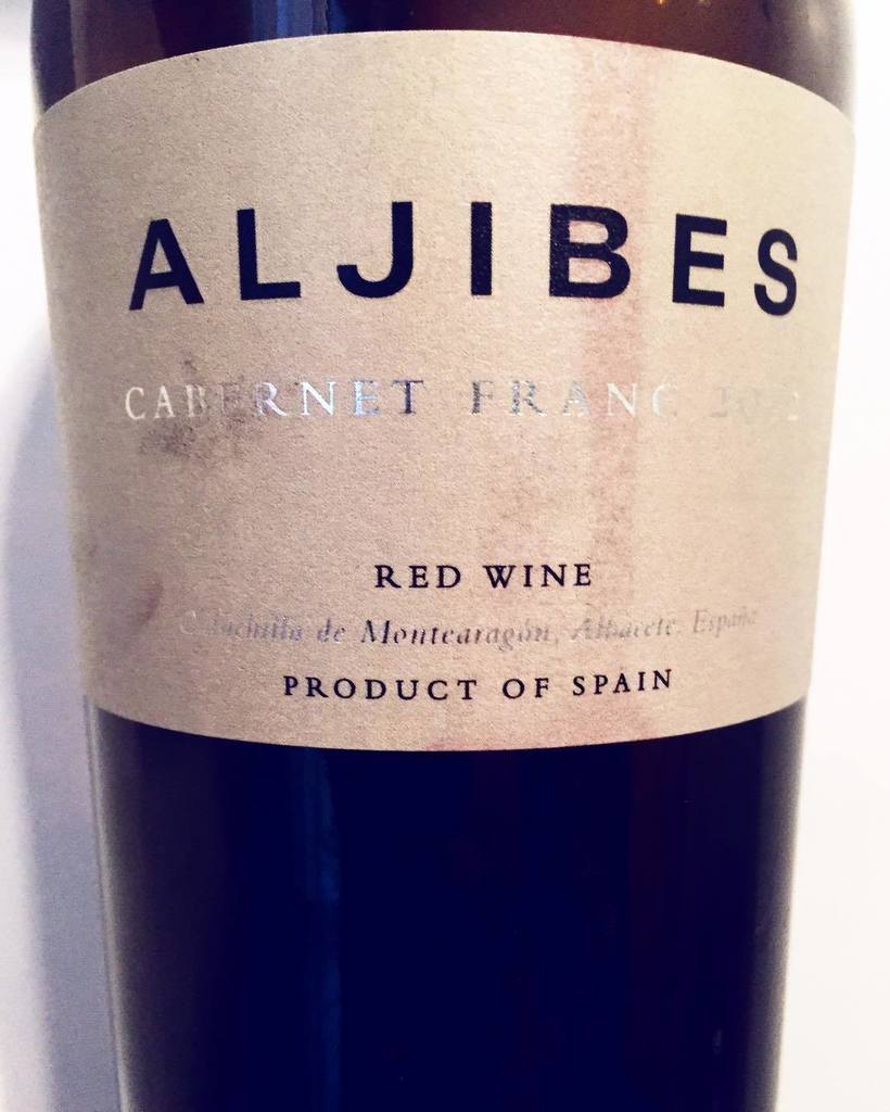 EstrellaSinMich's tweet photo. Soy muy fan de su aceite pero sus vinos no acaban de conquistarme.
#encasa #athome #Aljib… https://t.co/rrAjLFpB5G https://t.co/nBzWgy9nNT