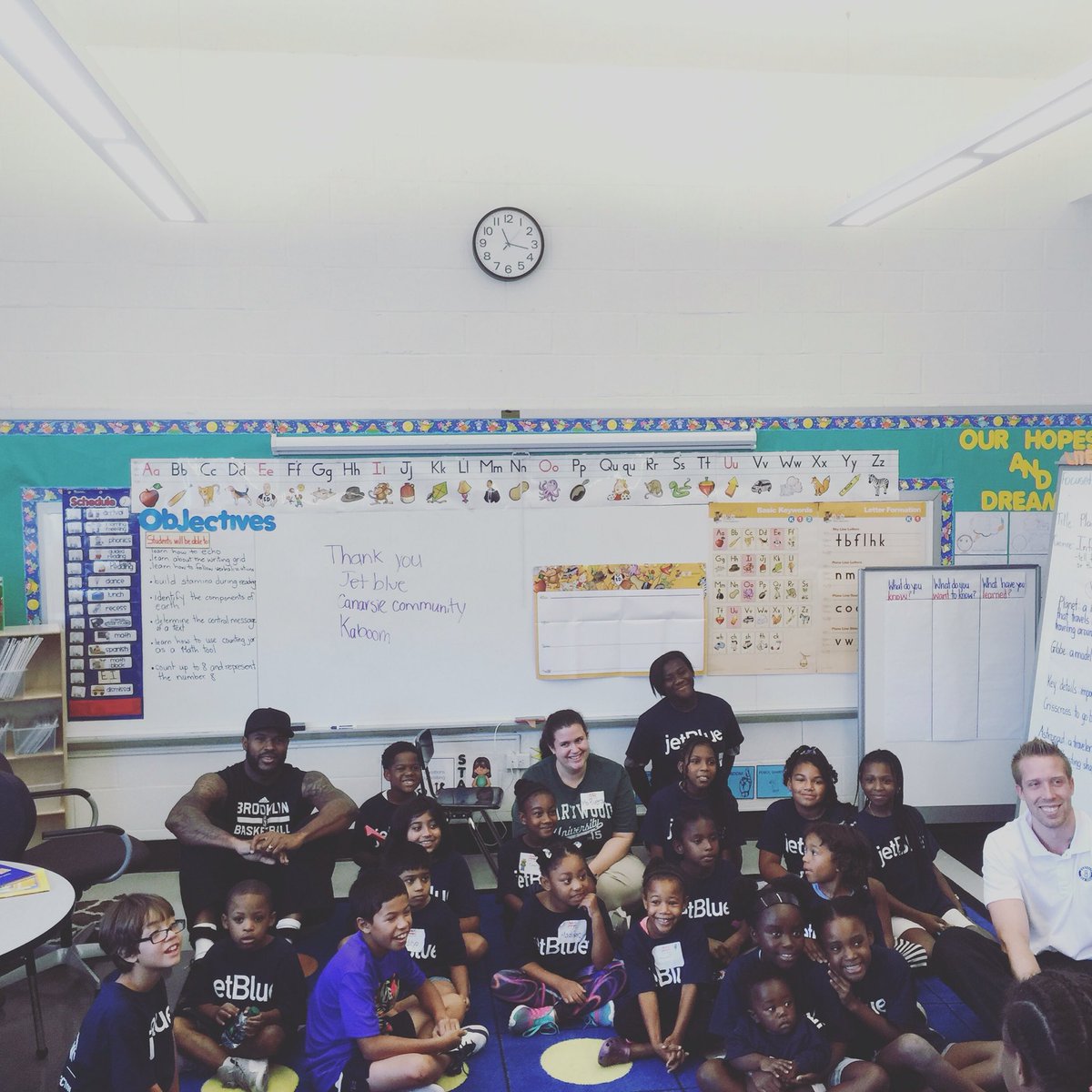 YFsportsUSA's tweet image. .@35_fitz surprised kids at Canarsie Ascend School in #Brooklyn to help them build a new playground #TeamASM
