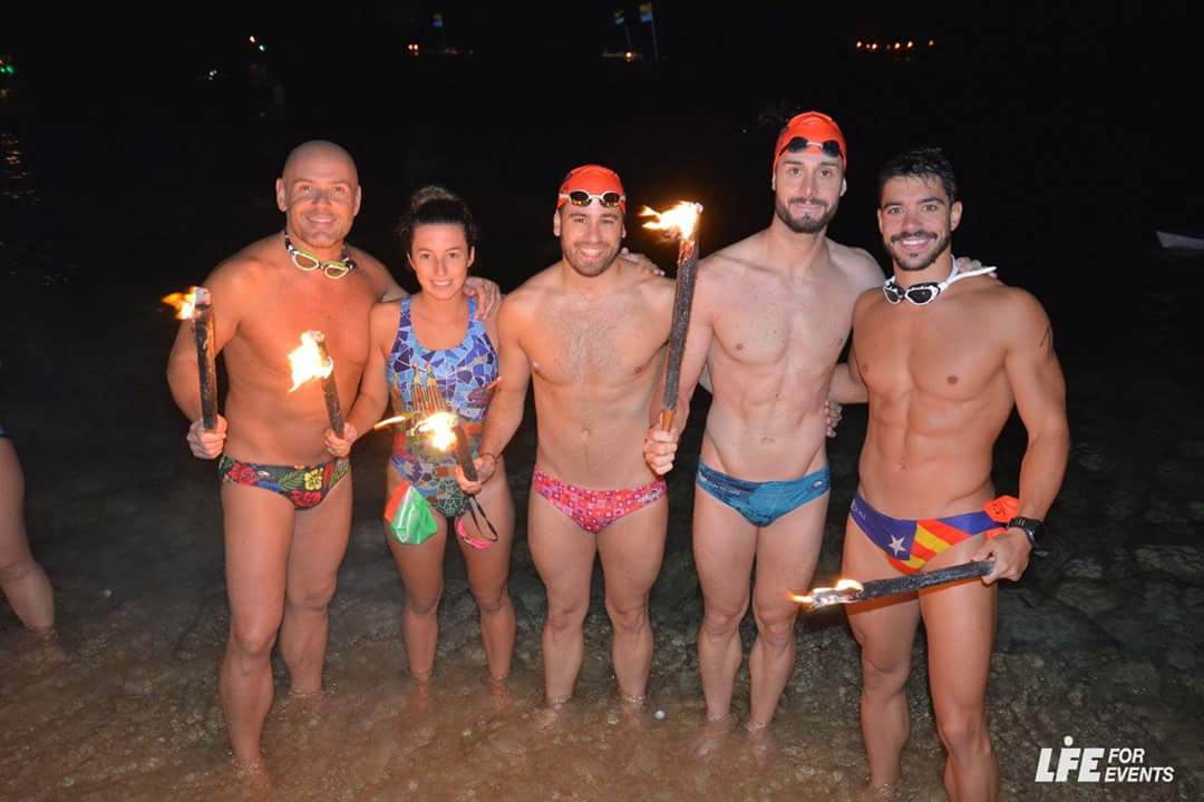 08911Sara's tweet photo. Antorxada del desembarcament 1705 a montar #antorxada #montgat1705 #amics 🏊🔥🏊🔥🏊🔥🌜 https://t.co/8AGwwFxX6G