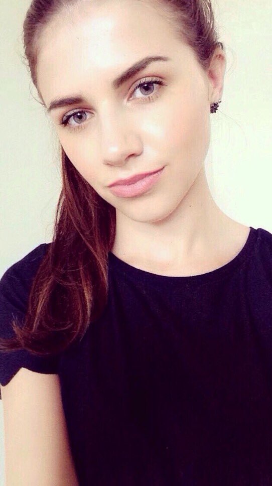 #NewLookModelSquad , Natural minimal makeup                           5'9 size 8 👙💄👠