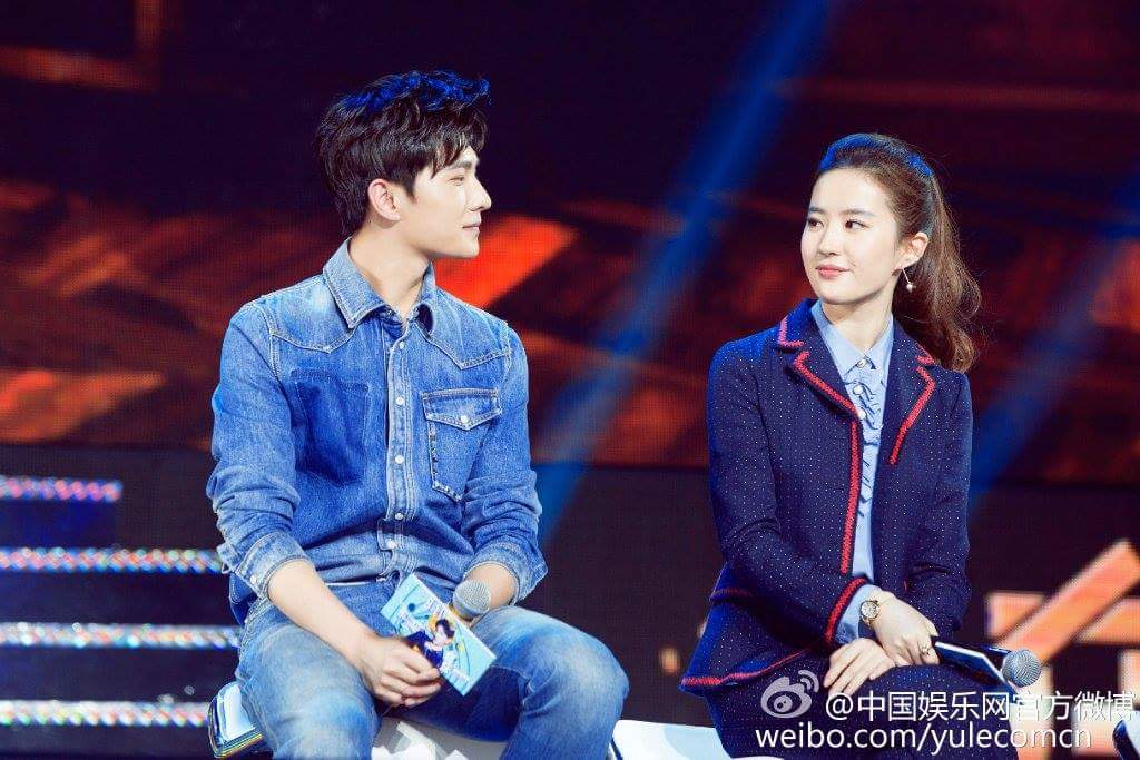 FulltimeBusy09's tweet photo. ดูมันมองพี่เค้า 😆😆 น่ารักทั้งคู่ #หยางหยาง  #หลิวอี้เฟย #สามชาติสามภพป่าท้อสิบลี้ https://t.co/2Vim2OtE0M