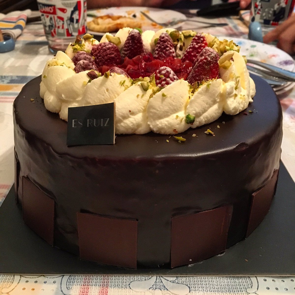 lucypuiblog's tweet photo. Enferma pero que no falte el postre 😍♥️ #EsRuiz #Patisserie #CakePorn cc @Lean78 https://t.co/LklFby7Y6V
