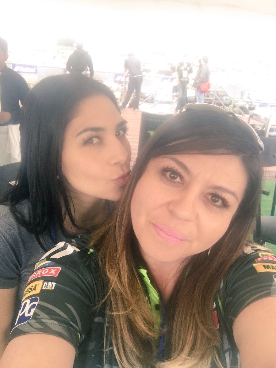 Anagq28's tweet photo. Apoyando al equipo @hospeedracing #aganar #hoafull #fanspresentes @hugooliveras11 @pardoruben @Lfelipemontano 🔝🏆🏁👏🏻 https://t.co/OFBMU4dHoJ