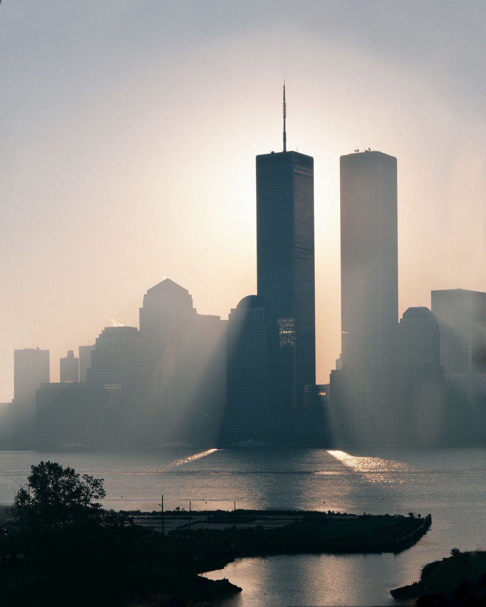 TheWanteddFans's tweet photo. 15 years ago the world witnessed one of the largest tragedies to ever take place. We will #NeverForget 💔 https://t.co/6T1z5r3OXH