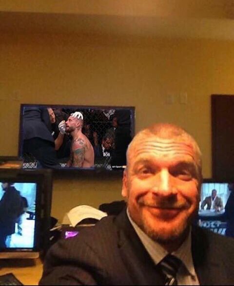 ThaCyberBully's tweet photo. Thanks for showing up! CM Junk!#CMPunk #UFC203 #PunkvsGall #NeverForget @ufc @WWE @WWEUniverseHHH https://t.co/xuSI6JLm8H