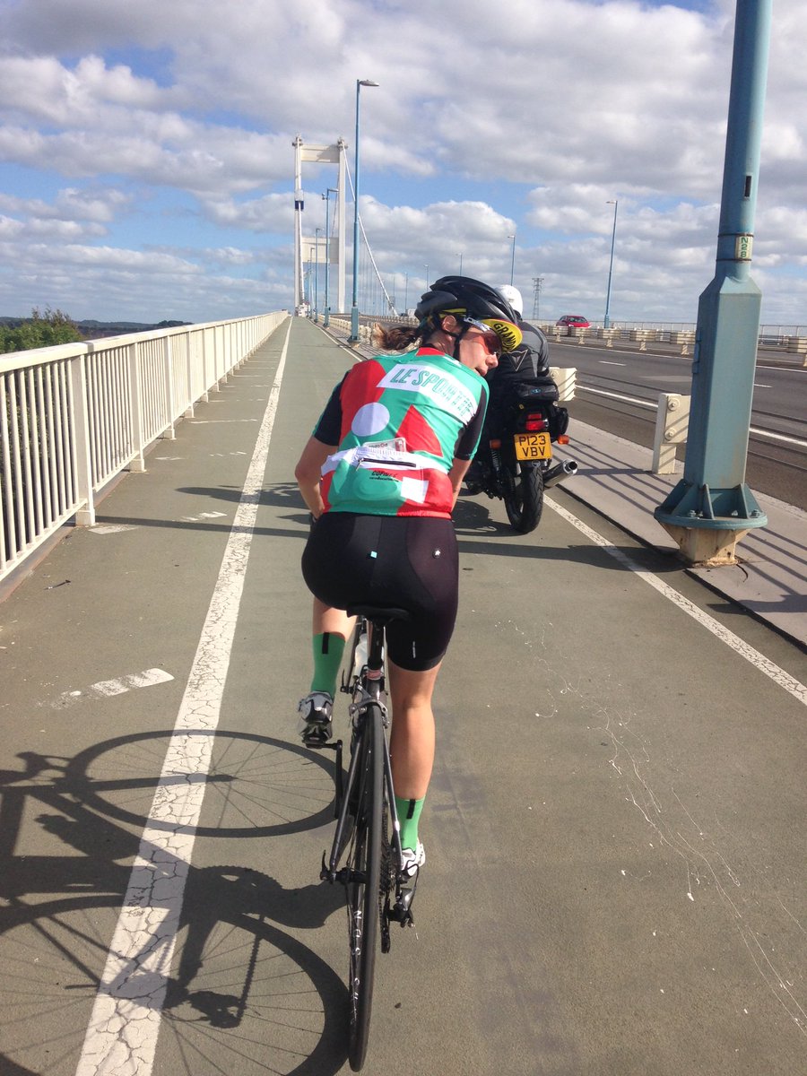 HeleneDuranton's tweet photo. The new @lesportifcc Jersey out on the Severn Bridge! @carvalhocustom #Fastwomen #womencycling https://t.co/lQIpsJA0zW