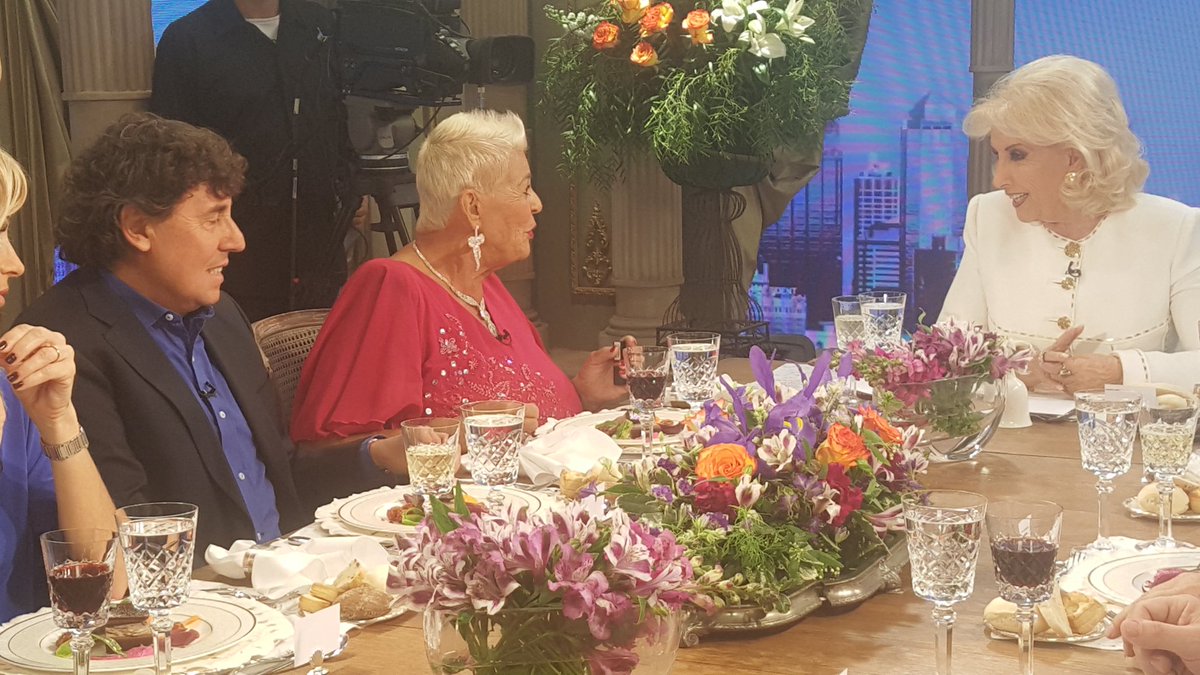 mirthalegrand's tweet photo. "Porque viví, siempre viví a mi manera 🎤" #Mesaza https://t.co/ogtxWQYEkX