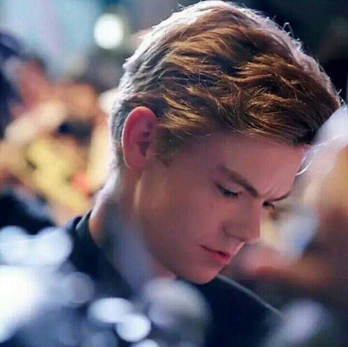 LegsOpenOrNot's tweet image. Thomas Brodie-Sangster