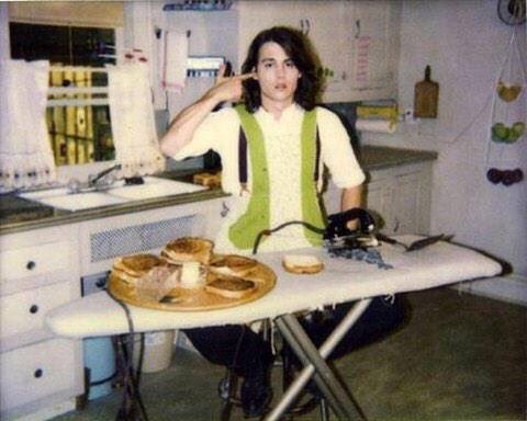 kyrsRYV's tweet photo. Johnny Depp in locally filmed movie 'Benny &amp; Joon' (1993) Maybe we should make grilled cheese like this? #PNW #KYRS https://t.co/Rs7rYrXw0q