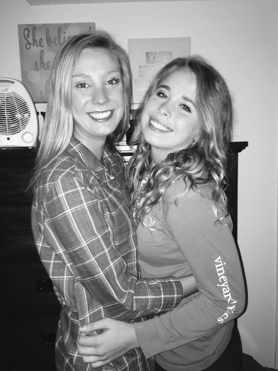 Sarah_Persons's tweet photo. HAPPY 18th BESTIE ❤️❤️🎊 I love you so much and hope you have the worlds best day🎊 #legal https://t.co/xSKSTNYiLx