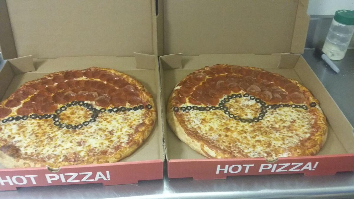 Mm_Mm_Pizza's tweet photo. Pokeball Pizza Party Time!! https://t.co/29luV8UN8t