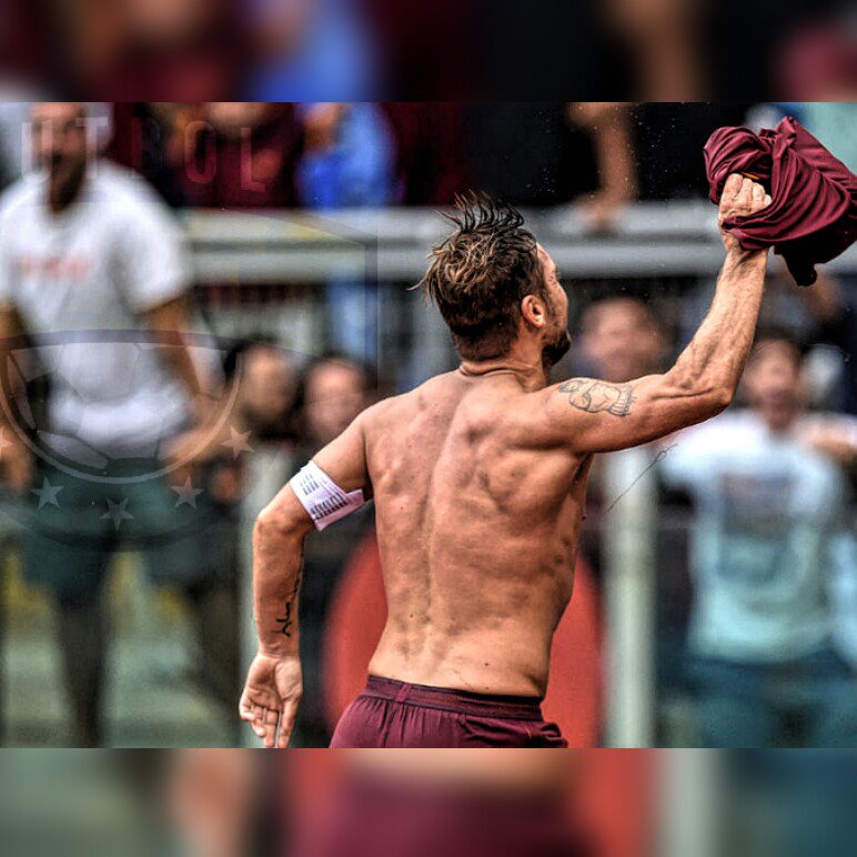FNFFutbol's tweet photo. Una leyenda y un gran ejemplo a seguir👏👏⚽

#Respect https://t.co/DPUHYXkIwj
