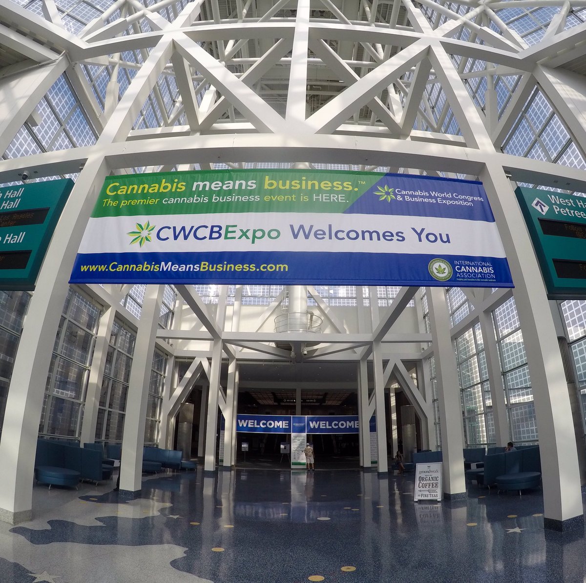 LouCaverly's tweet photo. @CWCBExpo fantastic expo! Great key note speakers and solid break out tracks learned so much. @budgenius https://t.co/OzED6z2Tcc