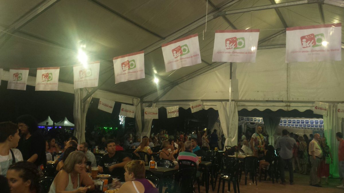 La_izq's tweet photo. Compañeros y compañeras de #LaIzquierda en la caseta de las fiestas de #Mostoles con @La_IzqMostoles. https://t.co/KeSr0dl7A8