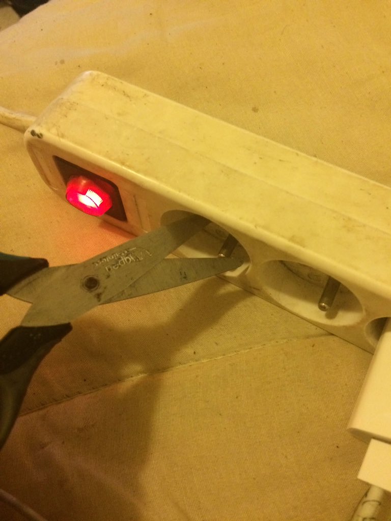 artfullydove's tweet image. 3RT et je me suicide