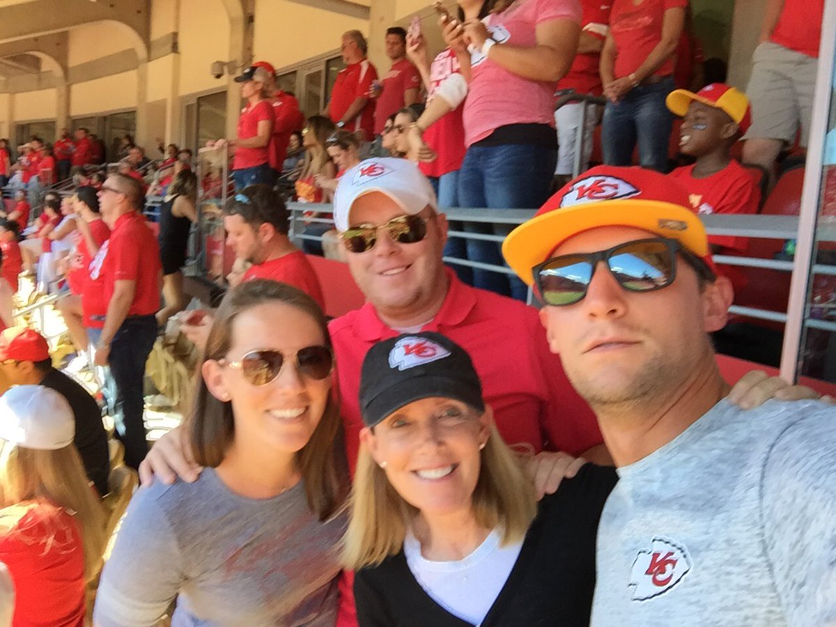 Simpson_MB's tweet photo. @GroverRossSimps @mmsimpson918 @AndrewLAllen Thanks for joining Erb at the game! #neverleaveearly#W https://t.co/KUOBwnCdOh