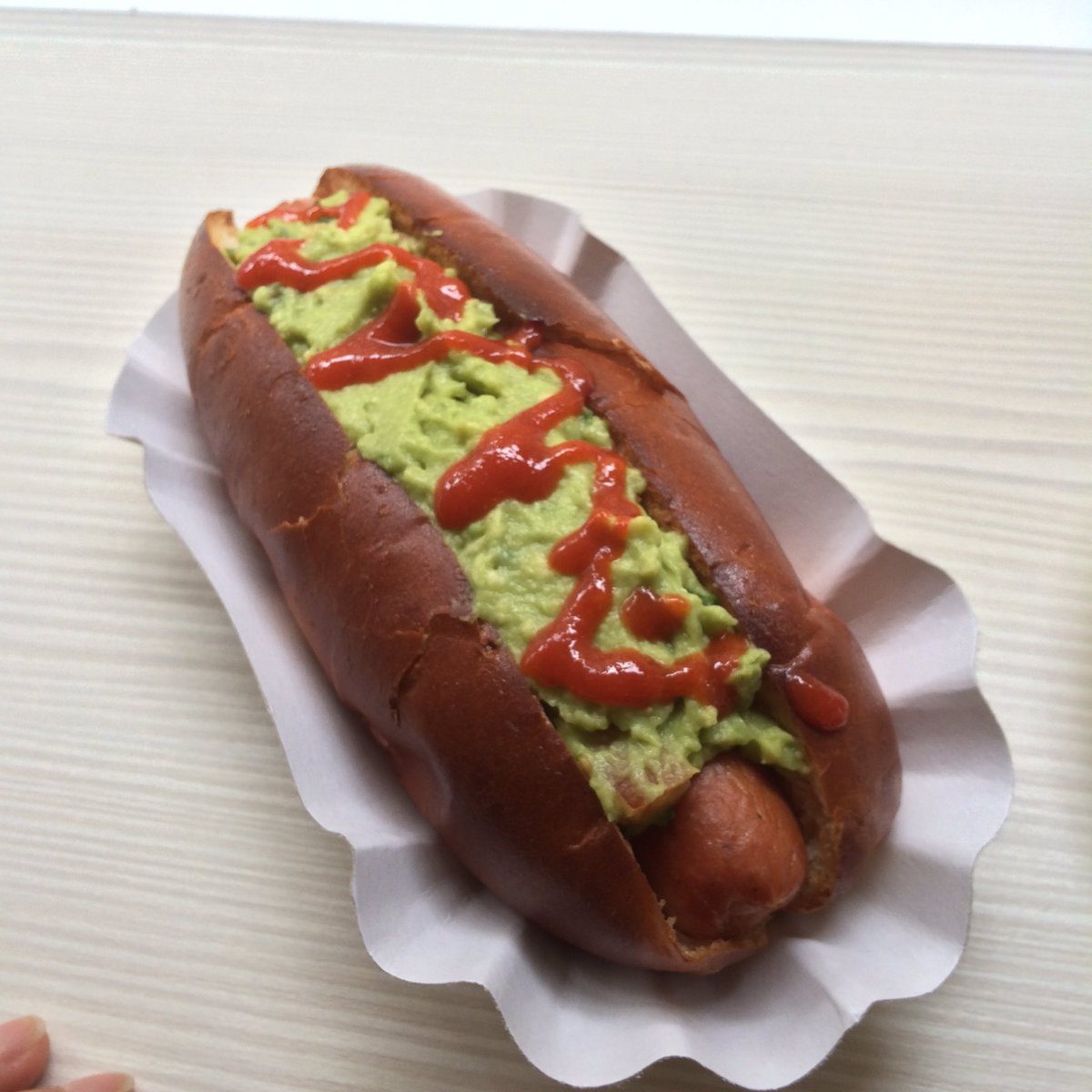 PanDeVie's tweet photo. mmmm one of our favourites... home-made guacamole pan dog with Sriracha sauce, come try it out!!! https://t.co/4vmkhH5Nz3