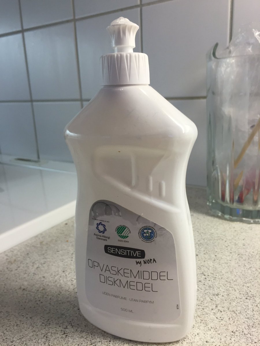 Þetta er dæmi um umbúðir sem eru langt því frá að vera ónýtar þegar brúsinn klárast, áfylling væri frábær lausn!