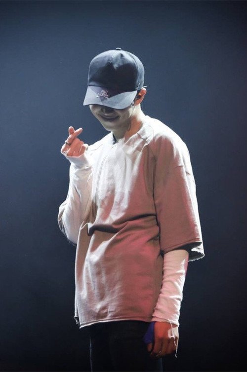 sam_izucki's tweet photo. "Boy, you're so dope
Your love is deadly
They all think I have it all
I've nothing without you" #HappyNamjoonDay https://t.co/GIDUcWuJMj
