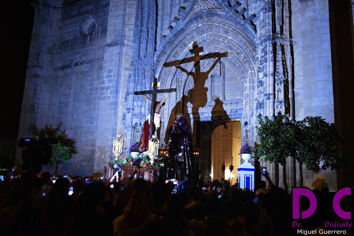 FOTOGRAFÍAS | Salida extraordinaria de La Buena Muerte por @Miguelgc_14 deinterescofrade.es/2016/09/11/sal…