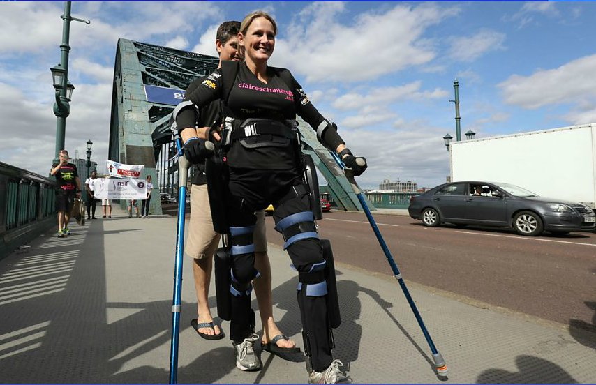BBCSport's tweet photo. Claire Lomas, paralysed from the chest down, completed the #GreatNorthRun today!

https://t.co/r50atPfFhD https://t.co/Fp2Css9np7