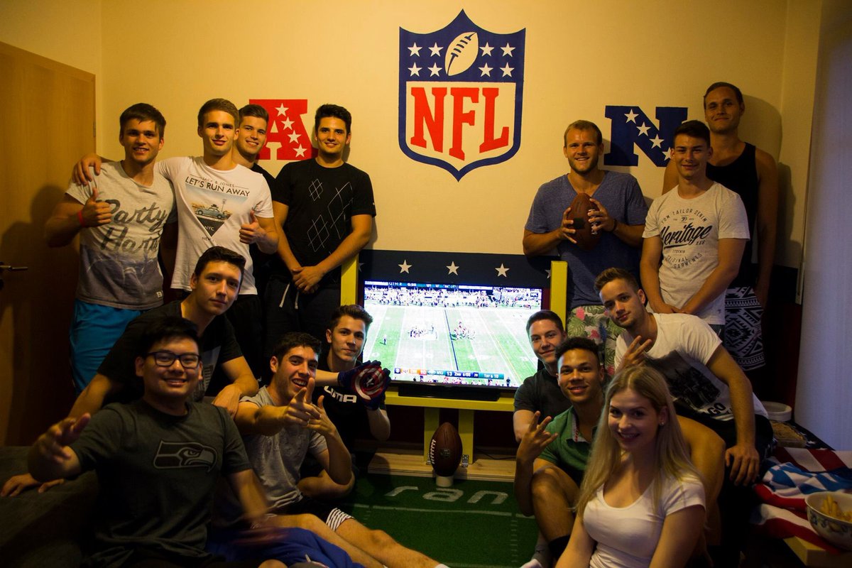 Wir haben sogar das Zimmer renoviert, wenn das mal nicht #ranNFLsuechtig ist 🏈 #ranNFL <a href="/ransport/">ran</a> <a href="/Icke41/">Icke Dommisch</a>